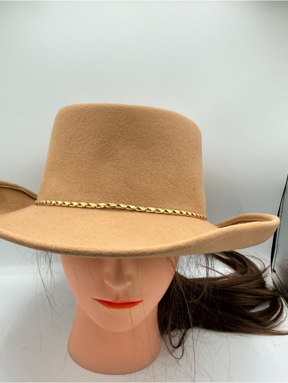 First Issue by Liz Claiborne Classic Tan Felt Wide-Brim Hat with Gold Chain